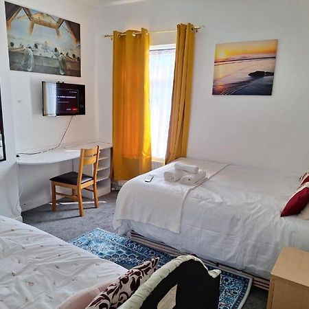 12 Cornwallis Lodge Family Room 1 Stoke-on-Trent 外观 照片