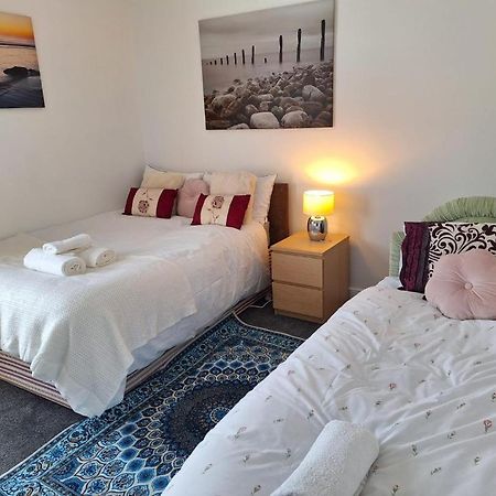 12 Cornwallis Lodge Family Room 1 Stoke-on-Trent 外观 照片