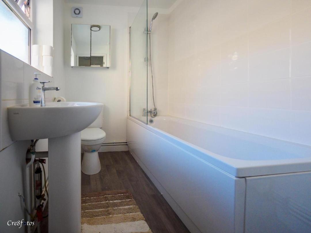 12 Cornwallis Lodge Family Room 1 Stoke-on-Trent 外观 照片