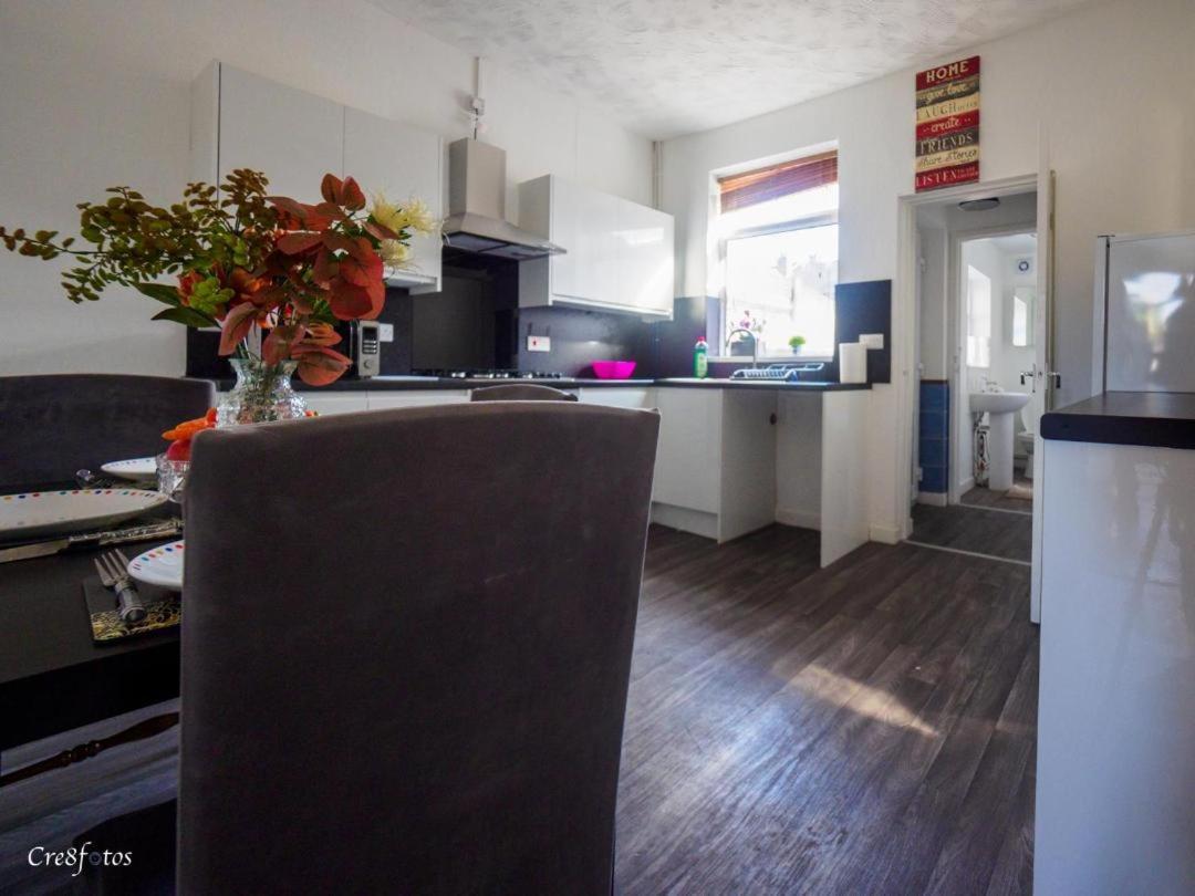 12 Cornwallis Lodge Family Room 1 Stoke-on-Trent 外观 照片