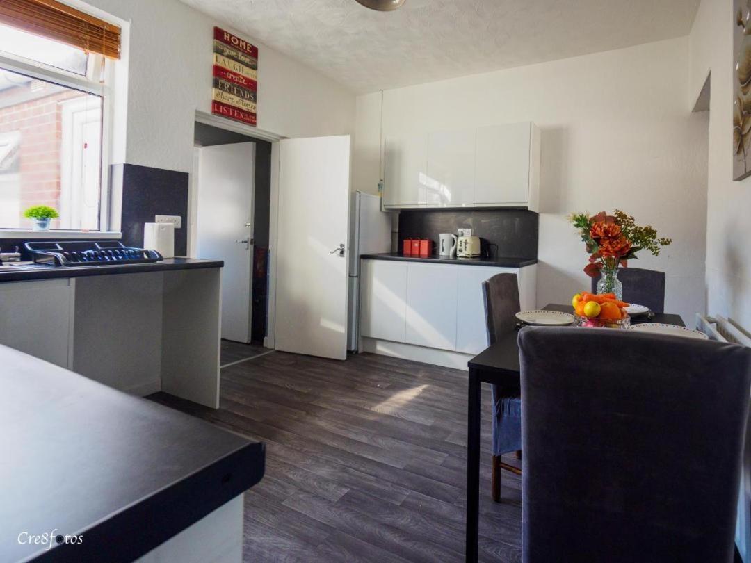 12 Cornwallis Lodge Family Room 1 Stoke-on-Trent 外观 照片