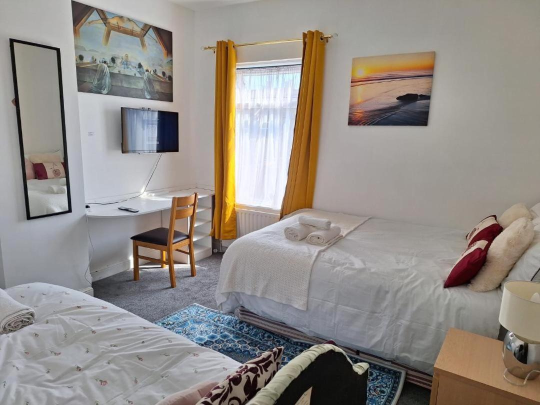 12 Cornwallis Lodge Family Room 1 Stoke-on-Trent 外观 照片